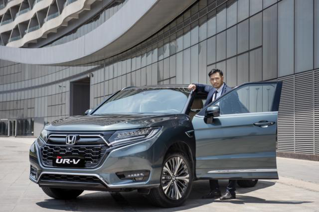 當新中產(chǎn)遇上全新UR-V，精致生活由此開啟